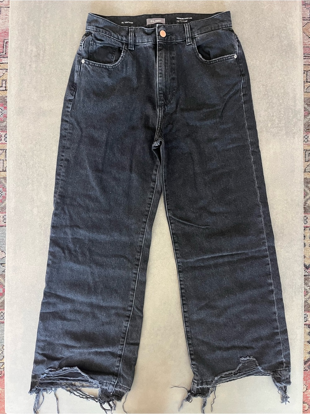 DL1961 - Black high waist - wide leg - cropped distressed Jeans - Size 28